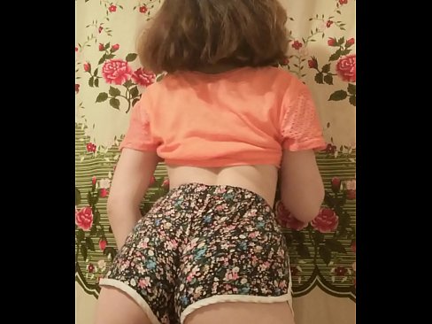 ❤️ Sexy jonge babe dy't har koarte broek op 'e kamera útstrielet ❤ Neuken op fy.liporno.ru ☑